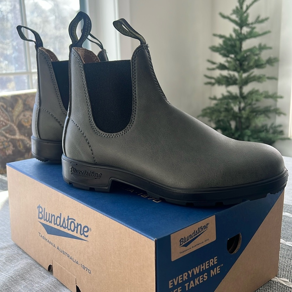 NIB Blundstone boots women’s size 9.5